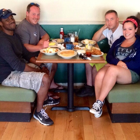 7/20/2014 tarihinde Tanya N.ziyaretçi tarafından Uncle Bucks Restaurant &amp; Bar'de çekilen fotoğraf