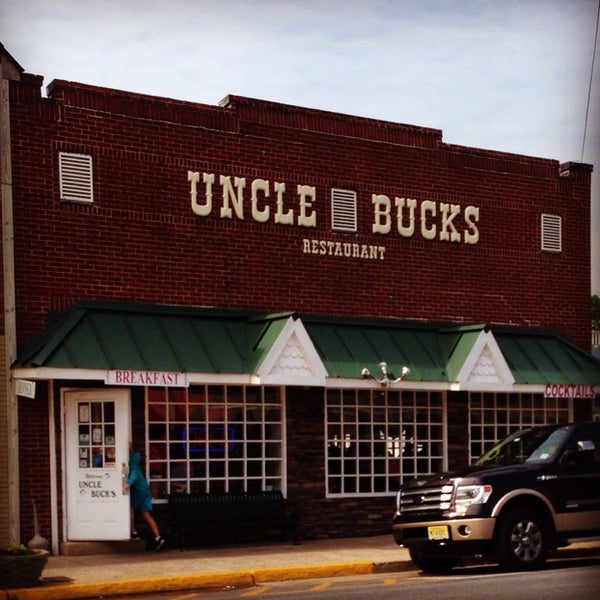 7/20/2014 tarihinde Tanya N.ziyaretçi tarafından Uncle Bucks Restaurant &am...