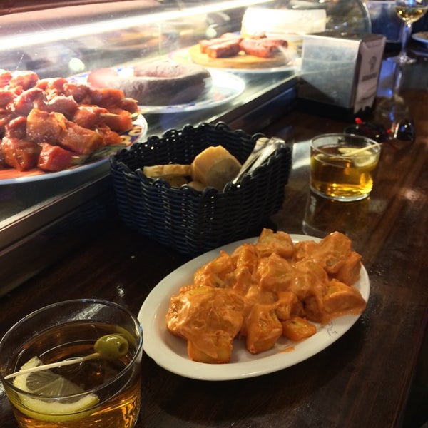 Photo taken at Restaurante El Jarrero by Maider on 4/27/2014