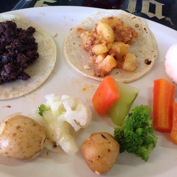 Tacos de Guisado “El Bufe“ 68 tips de 1322 visitantes