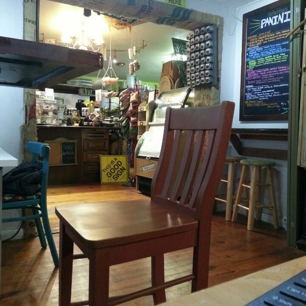 4/14/2013에 Miguel님이 Felicitous Coffee &amp; Tea House에서 찍은 사진