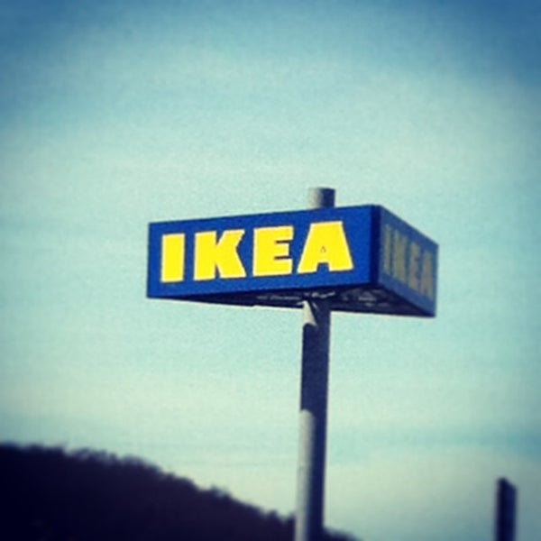 รูปภาพถ่ายที่ IKEA โดย Christian R. เมื่อ 4/14/2013