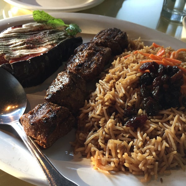 Foto tirada no(a) Kabul Afghan Cuisine por Allen C. em 7/19/2016