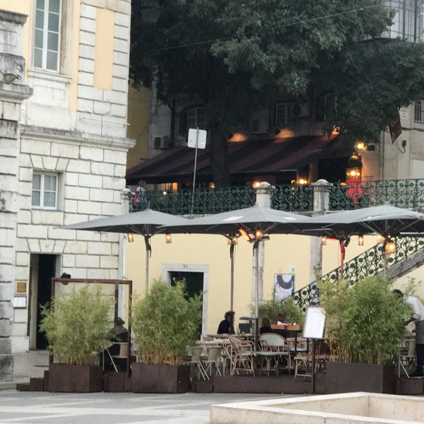 10/8/2016 tarihinde Yunlun T.ziyaretçi tarafından Café Lisboa'de çekilen fotoğraf