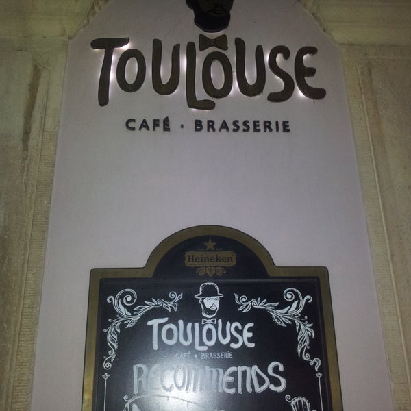 Foto tirada no(a) Toulouse Café-Brasserie por İnanç Ö. em 9/14/2016