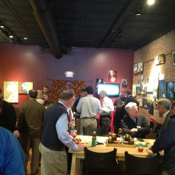 3/22/2013にGreater Greer Chamber of CommerceがStomping Grounds Coffee &amp; Wine Barで撮った写真