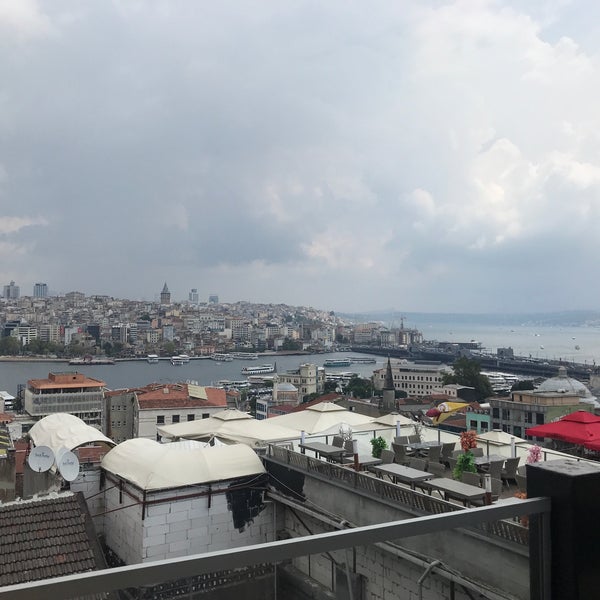 รูปภาพถ่ายที่ Kösem Sultan Cafe &amp; Restaurant โดย İbrahim E. เมื่อ 7/28/2018