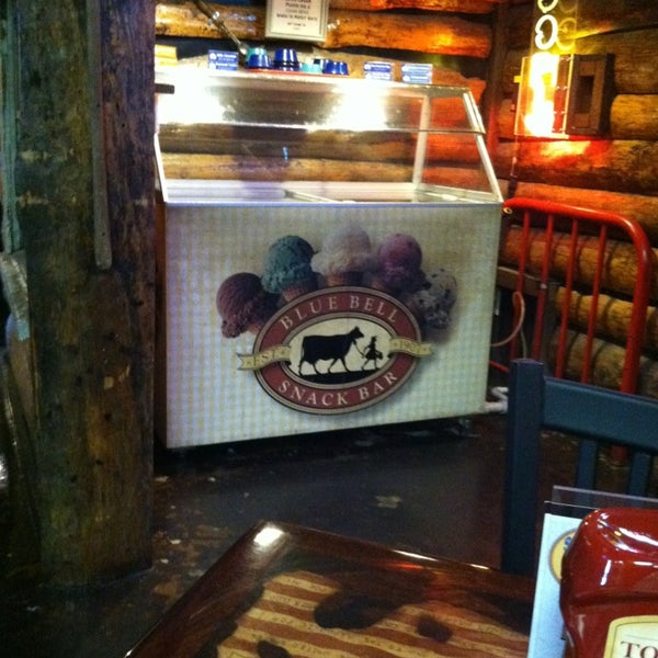 Photo prise au Daniel Boone&#39;s Grill &amp; Tavern par Marsha R. le8/8/2013