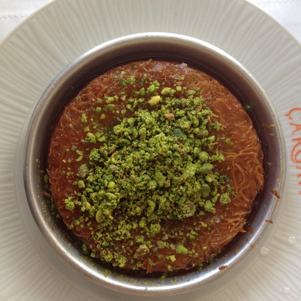 Foto diambil di Köşkeroğlu Baklava &amp; Restaurant oleh Derya Ş. pada 4/2/2015