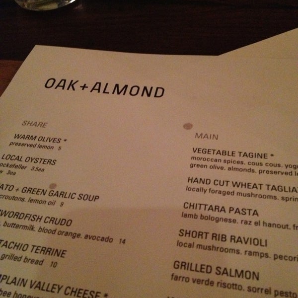 Photo prise au Oak + Almond par Dave M. le5/18/2013