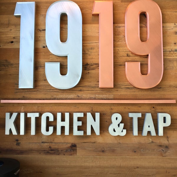 รูปภาพถ่ายที่ 1919 Kitchen &amp; Tap โดย Jim เมื่อ 7/2/2018