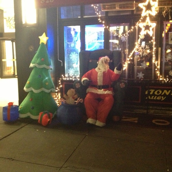12/29/2013에 Giu님이 Ashton&#39;s Alley Sports Bar에서 찍은 사진