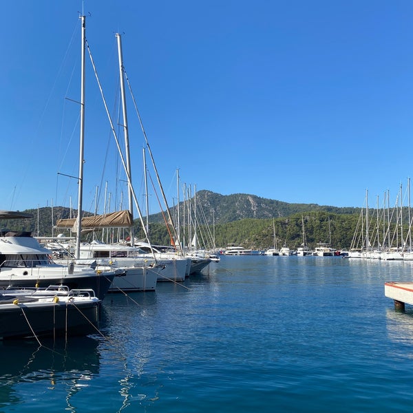 Photo taken at Martı Marina &amp; Yacht Club by 👑 E 👑 on 9/9/2022
