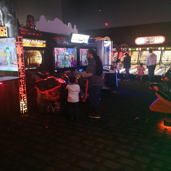 Photo taken at Dave &amp; Buster&#39;s by Moatz on 4/17/2019
