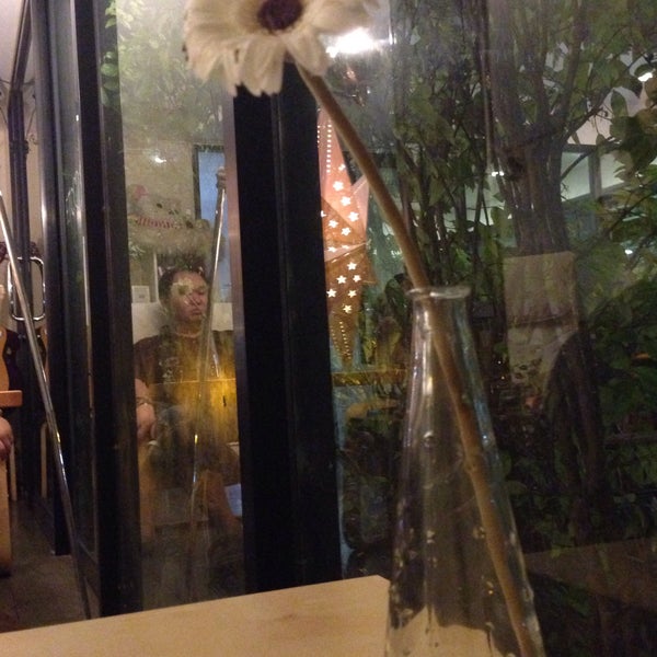 Foto diambil di ETC. Cafe - Eatery Trendy Chill oleh N⚓️🌺 N. pada 2/21/2015