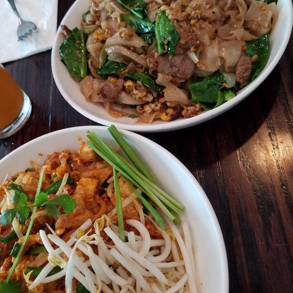 Foto scattata a Ayara Thai Cuisine da Jes T. il 8/29/2019