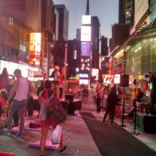 6/21/2014에 Melissa님이 Solstice In Times Square에서 찍은 사진