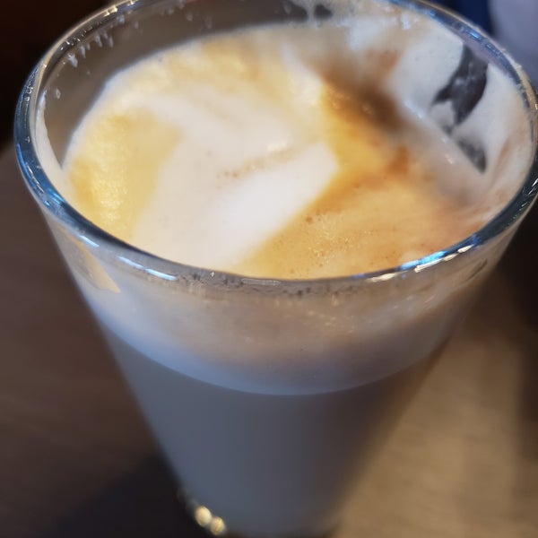 Foto diambil di Café Olimpico oleh Melissa pada 2/28/2019