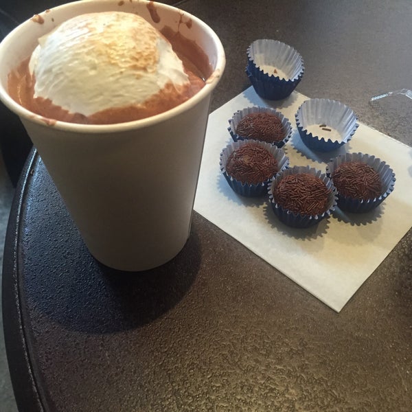 Das Foto wurde bei Brigadeiro Bakery von Hunter am 2/4/2018 aufgenommen