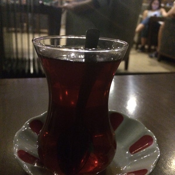 รูปภาพถ่ายที่ Fırat Nargile Cafe โดย Kemal Ç. เมื่อ 6/21/2016