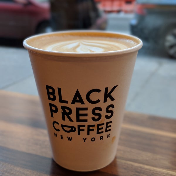 รูปภาพถ่ายที่ Black Press Coffee โดย Andres A. เมื่อ 1/20/2018