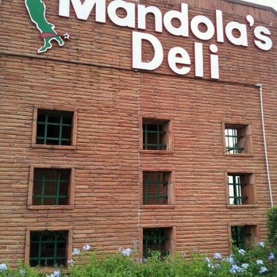10/6/2012 tarihinde Hannah H.ziyaretçi tarafından Mandola&#39;s Deli'de çekilen fotoğraf
