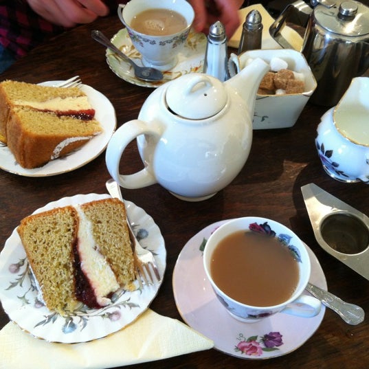 Foto diambil di Pettigrew Tea Rooms oleh Huw J. pada 11/11/2012