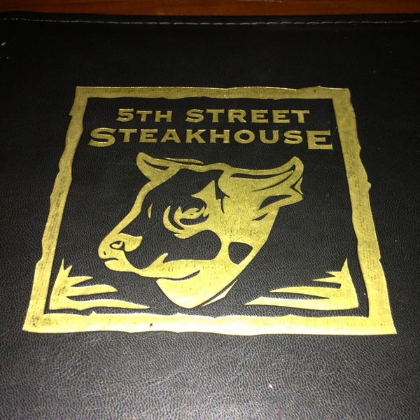 Foto tirada no(a) 5th Street Steakhouse por Zach B. em 4/21/2013