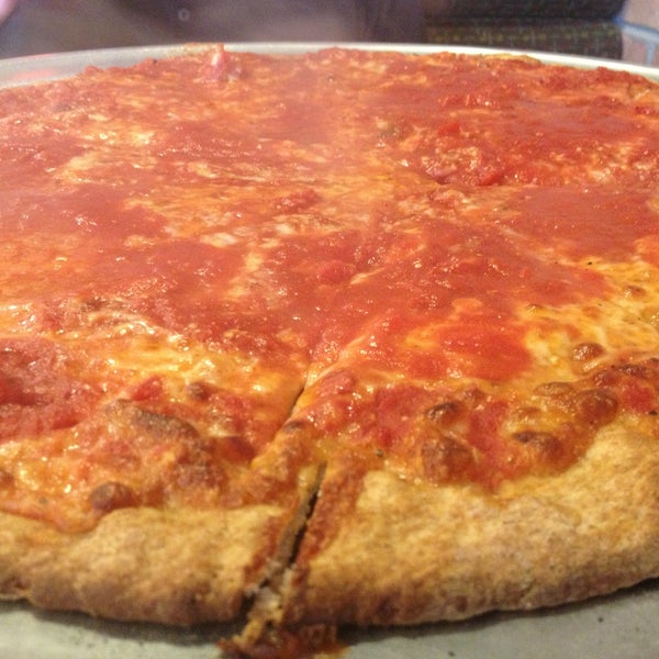 Снимок сделан в DeLorenzo&#39;s Pizza пользователем Rachel 5/11/2013
