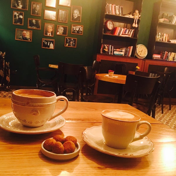 Foto tirada no(a) Sloth Coffee Shop por Tülay S. em 11/30/2016