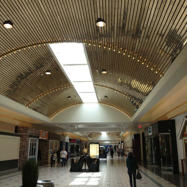รูปภาพถ่ายที่ The Shoppes at Gateway โดย Maite F. เมื่อ 4/3/2013