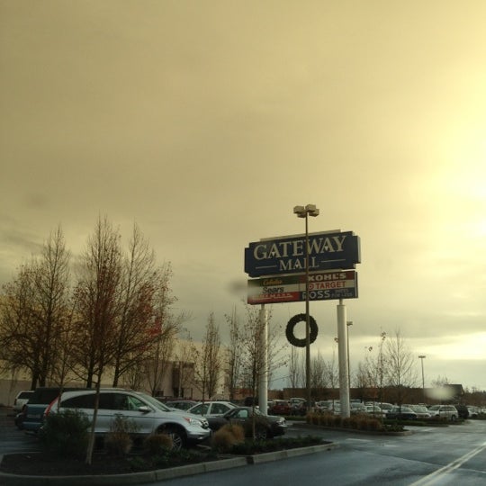 รูปภาพถ่ายที่ The Shoppes at Gateway โดย Maite F. เมื่อ 12/16/2012