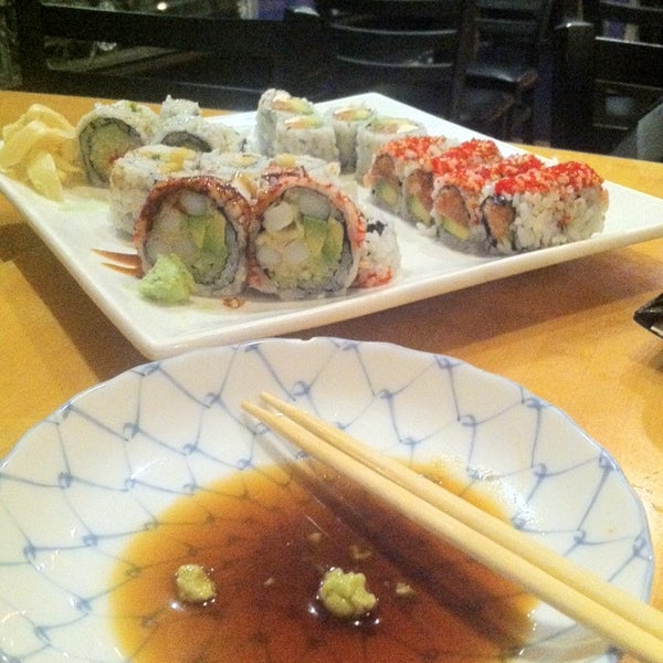 Foto scattata a Iron Sushi da Joseph O. il 4/14/2014