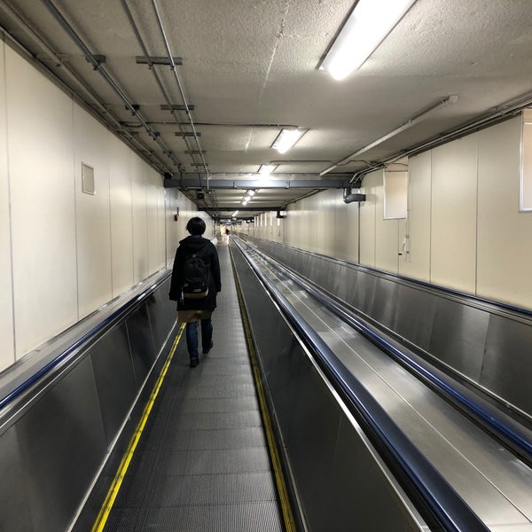 動く歩道 68 Visitors 動く歩道 68 Visitors