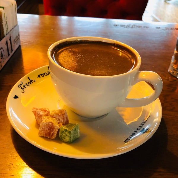 Photo taken at Robert&#39;s Coffee by Hatice Ç. on 3/5/2020