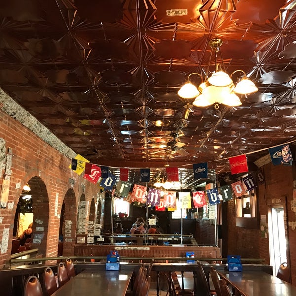 Jefferson Street Pub 5 tips from 233 visitors