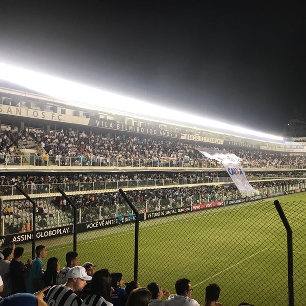 Photo taken at Estádio Urbano Caldeira (Vila Belmiro) by Tiago R. on 7/9/2017