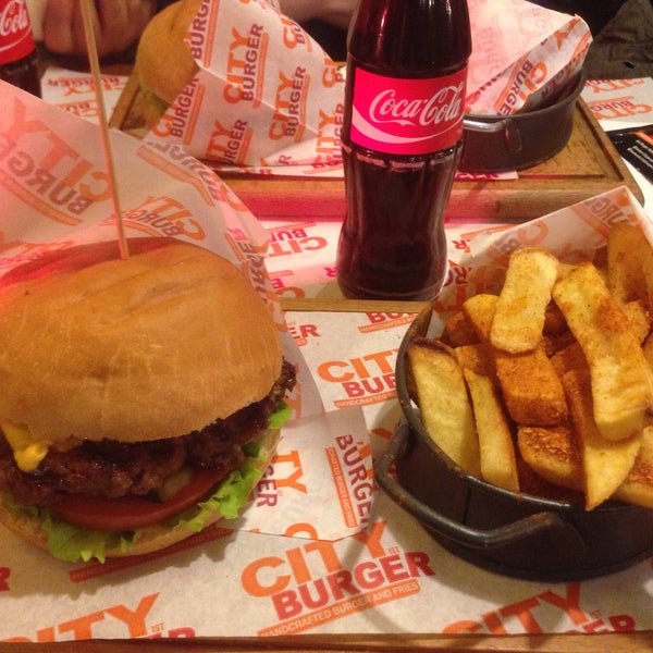 Photo prise au City Burger par Uğur A. le2/2/2017