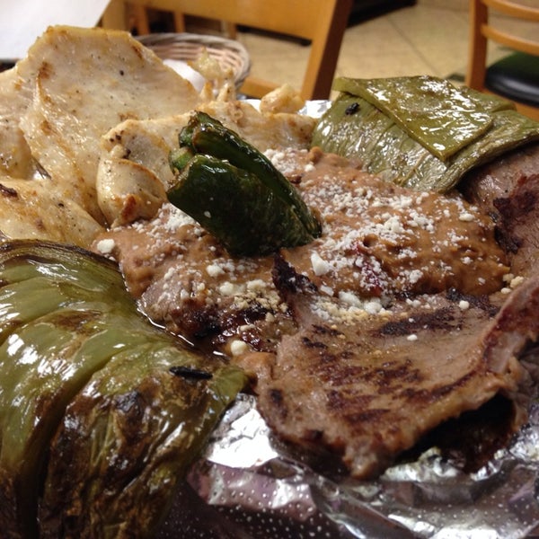 2/16/2014에 J F.님이 Ranas Mexico City Cuisine에서 찍은 사진
