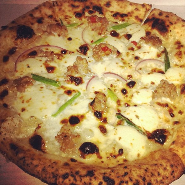 1/12/2013에 Jim E.님이 Fireflour Pizza + Coffee Bar에서 찍은 사진