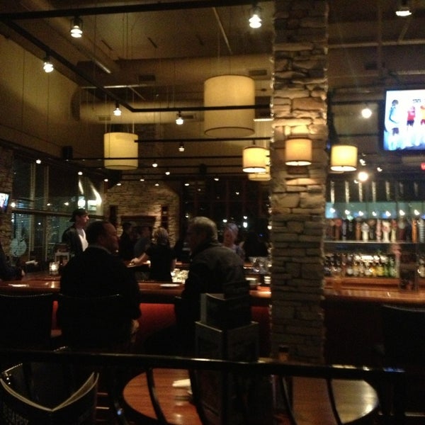 1/31/2013 tarihinde Aleha Almesterziyaretçi tarafından Bar Louie'de çekilen fotoğraf