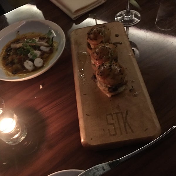 5/21/2017 tarihinde Turkiziyaretçi tarafından STK Steakhouse'de çekilen fotoğraf