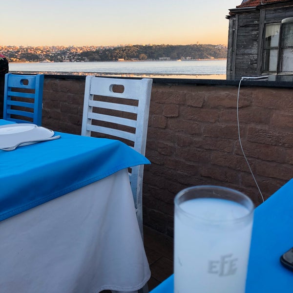 Das Foto wurde bei İskele Restaurant von Lawyerl😎 am 9/29/2019 aufgenommen