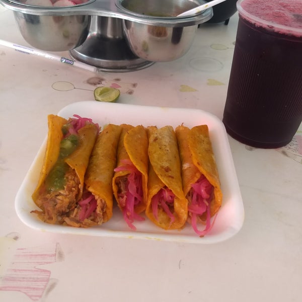 Photo taken at Taquería &quot;El Cheff&quot; by JC C. on 5/17/2018