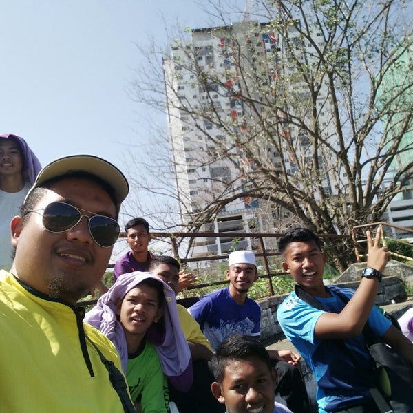 Padang Kompleks Hijau Kuning 1 Tip From 339 Visitors