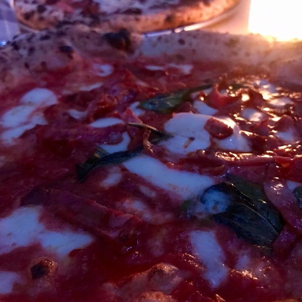 Das Foto wurde bei Song&#39; e Napule Pizzeria von Salvatore C. am 4/7/2019 aufgenommen