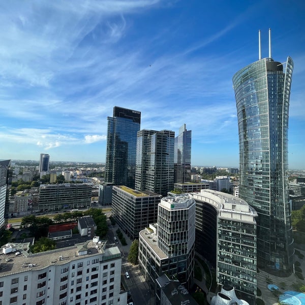 Foto scattata a Hilton Warsaw City da Oliver K. il 6/23/2022