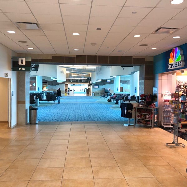 Снимок сделан в Springfield-Branson National Airport (SGF) пользователем James 5/12/2018