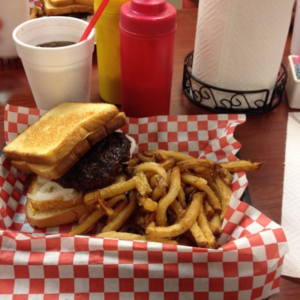 Das Foto wurde bei Chop House Burgers von Roberto am 9/7/2014 aufgenommen