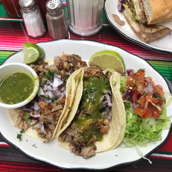 10/20/2018 tarihinde Will M.ziyaretçi tarafından Acapulco Restaurant'de çekilen fotoğraf